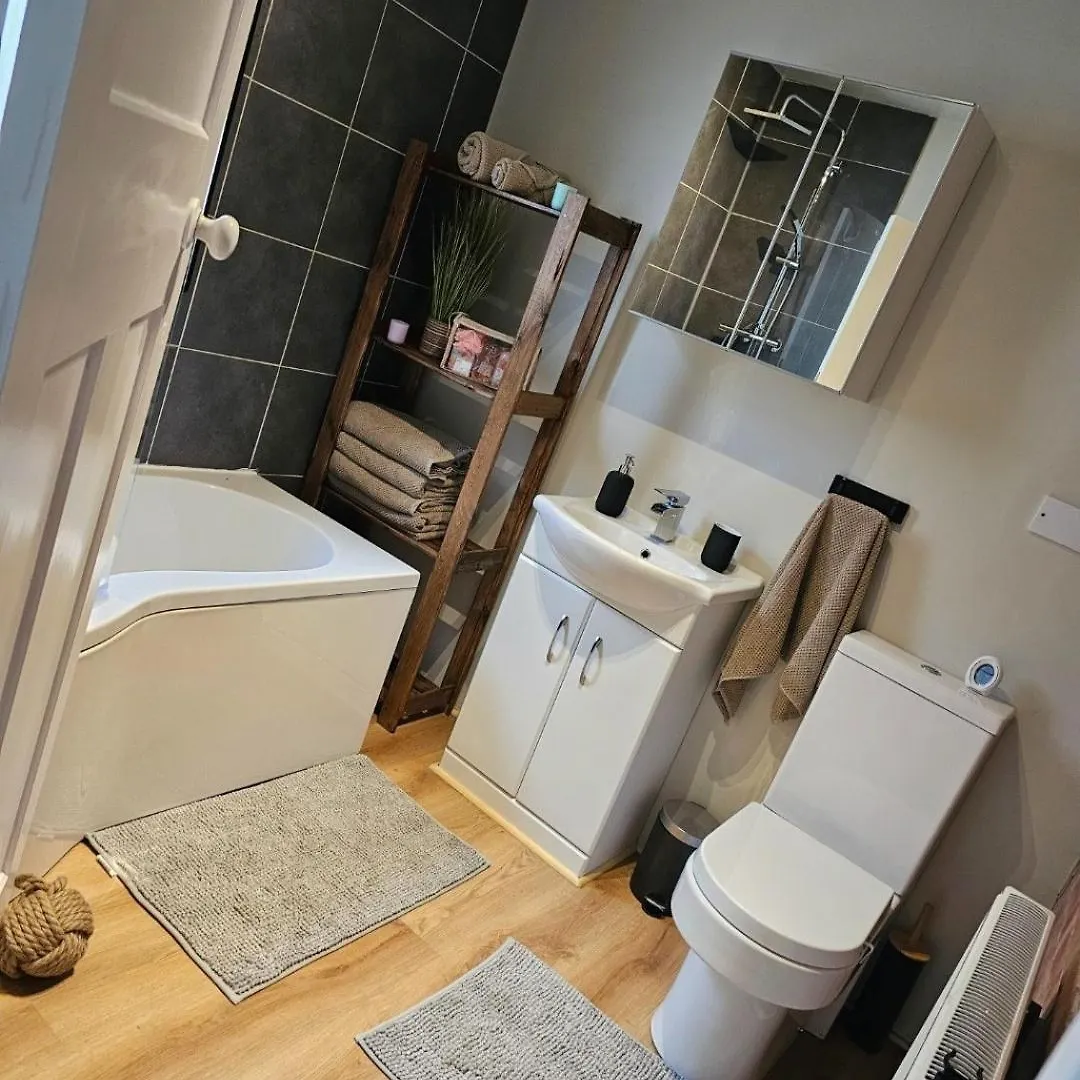 The Sweetbriar Cottage 3 Bedroom House In Leeds 0*, Лидс