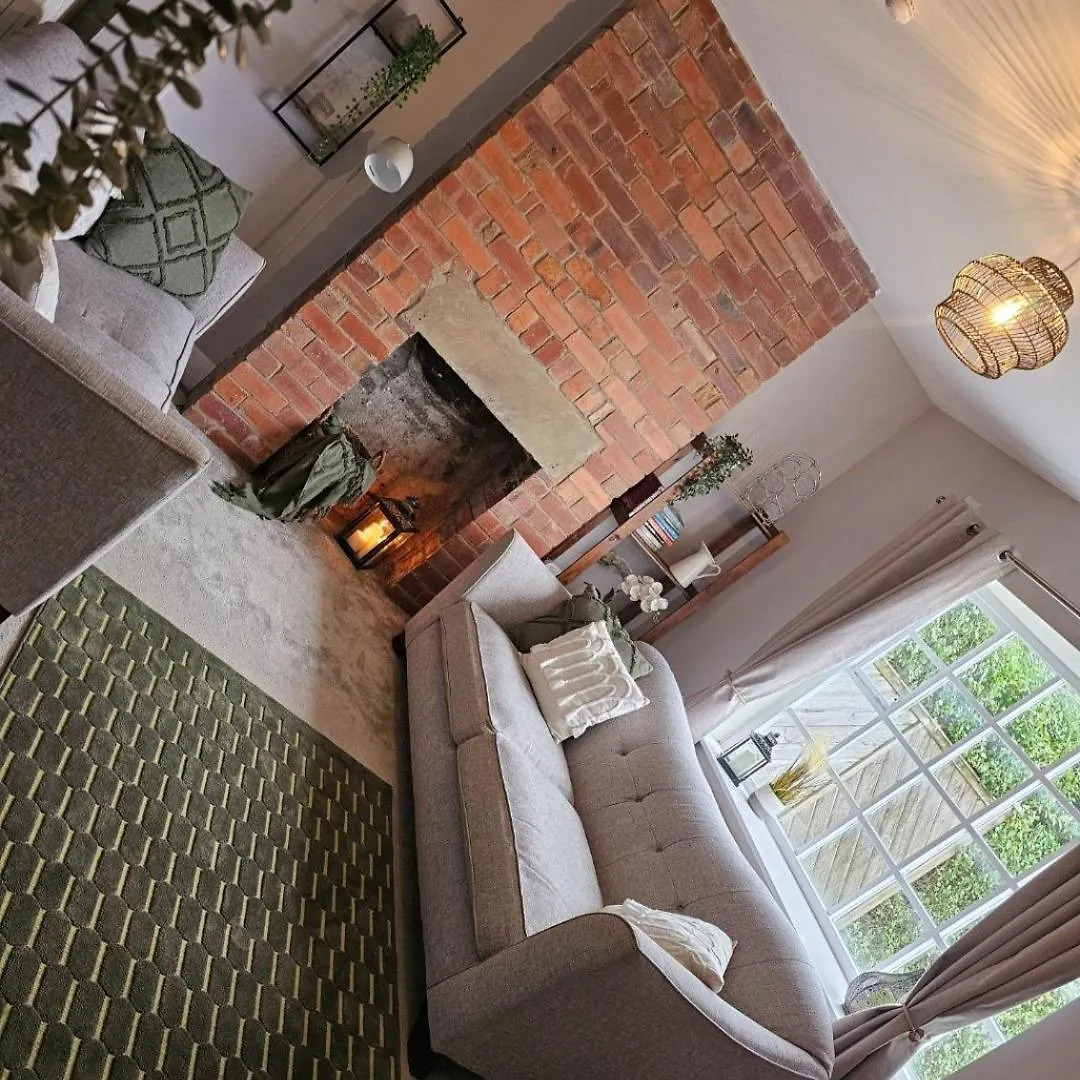 The Sweetbriar Cottage 3 Bedroom House In Leeds Лидс
